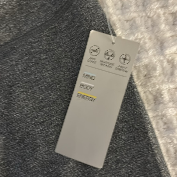 Women’s NWT Zella Cropped Leggings - size S in grey & black - Picture 2 of 9